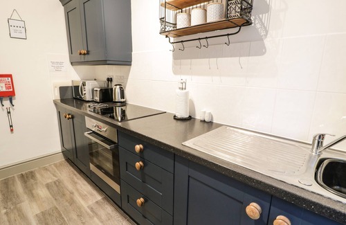 Barmouth Cottage | SAPPHIRE SUITE, country holiday cottage in Barmouth