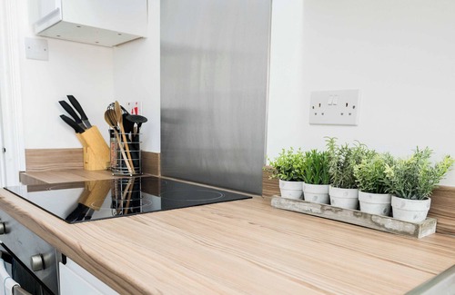 Moseley Apartment | Sapphire Suite Moseley Birmingham StayStaycations