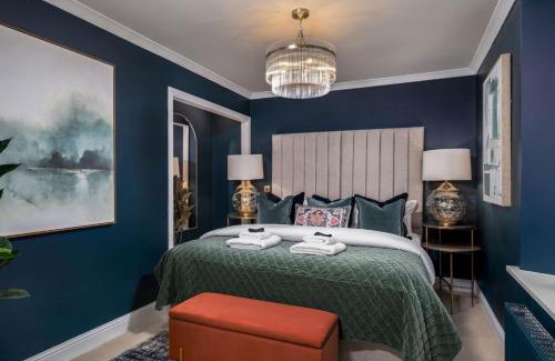 Dalavich Apartment | Sapphire Suite, The Stirling Residence