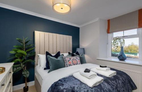 Dalavich Apartment | Sapphire Suite, The Stirling Residence