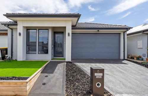 Plumpton House | SARA by Ready Set Stay - 3 Bedrooms, Family Friendly Holiday House