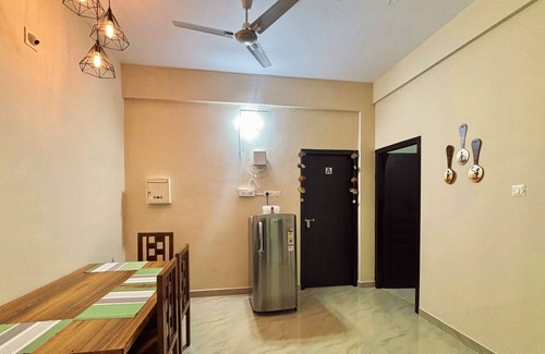 Perintalmanna Apartment | Saraa Homes - 2BHK Self Service Furnished Apt with Balcony near Kalari & MES