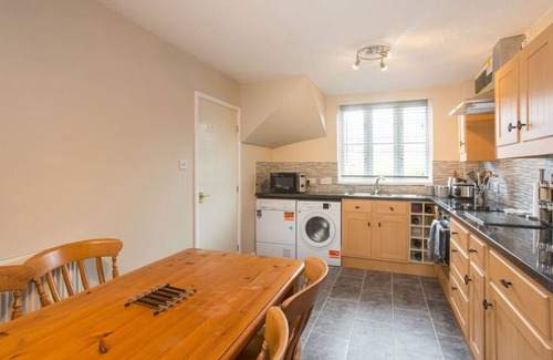 Denstone House | Sarah's House: BBQ Parking 10mins To Alton Towers