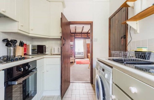 Taunton Cottage | Sarah’s Cottage Centre of Taunton Georgian Cottage