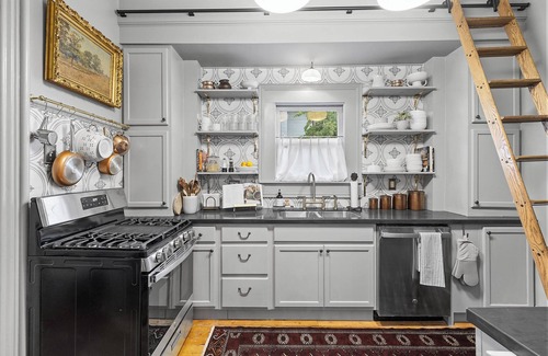 Le Roy House | Sarah’s Place