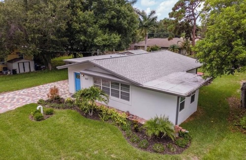 Ridge Wood Heights House | Sarasota family friendly house close to Seista Key beach.