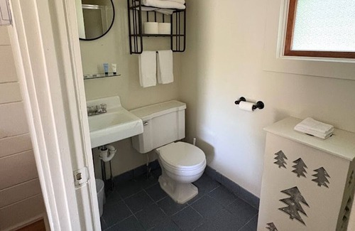 Saratoga Springs Apartment | Saratoga Garden Motel - Room 8