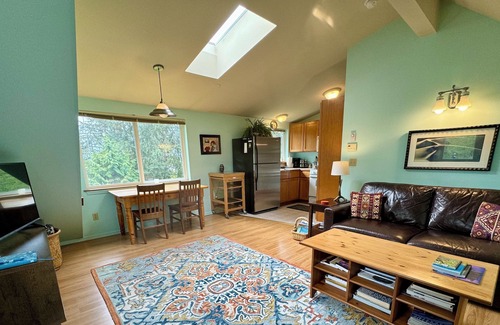 Langley Cottage | Saratoga Guest Cottage. Quiet & Tranquil Hideaway, Mountain & Ocean View