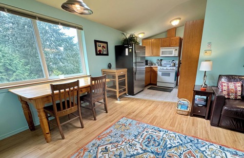 Langley Cottage | Saratoga Guest Cottage. Quiet & Tranquil Hideaway, Mountain & Ocean View