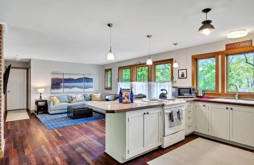 Rotterdam Junction House | Saratoga Guest House