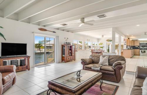 Cross Key Waterways House | Saratoga Sunshine