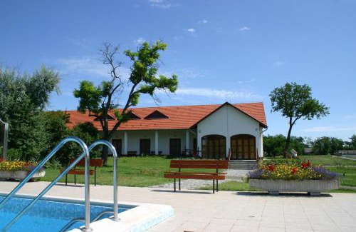 Tatarszentgyorgy Hotel | Sarlóspuszta Club Hotel