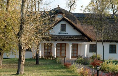 Tatarszentgyorgy Hotel | Sarlóspuszta Club Hotel