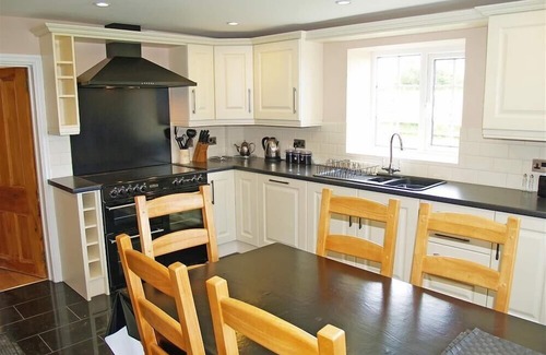 Clynderwen Cottage | SARNAU, family friendly, country holiday cottage in Efailwen