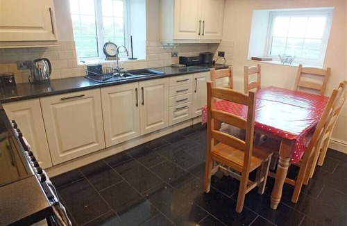 Clynderwen Cottage | SARNAU, family friendly, country holiday cottage in Efailwen