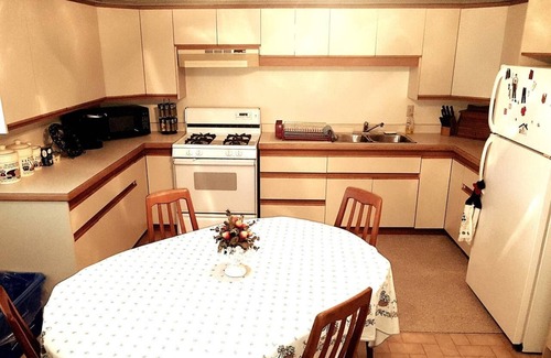 Sarnia Apartment | Sarnia Secret - BIG, Private 3 BR/2 BA APT by HWY