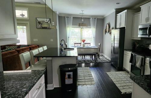 Fleming Villa | SASA Deer Lodge Superb 6-bedroom house with AC
