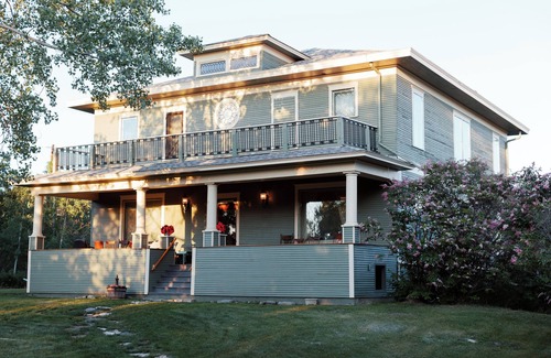 Clavet House | Saskatoon’s Crown Jewel: Victorian Mansion w Forest Views, Timeless Elegance