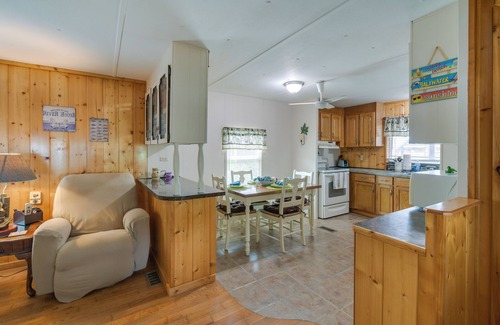 Satsuma House | Satsuma Home w/Fire Pit + Dunns Creek Access!