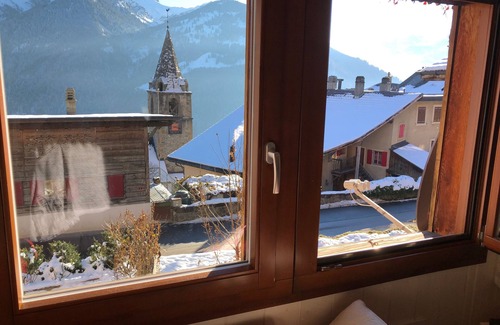 Les Posses-sur-Bex House | SAUNA AND COSY OLD WOODEN SWISS MOUNTAIN CHALET IN GRYON AND GARDEN