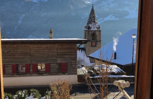 Les Posses-sur-Bex House | SAUNA AND COSY OLD WOODEN SWISS MOUNTAIN CHALET IN GRYON AND GARDEN