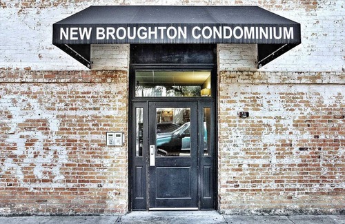 Historic District - North Condo | SAVANNAH CHIC! Prime 2BR Loft Broughton Street, City Market & Plant Riverside