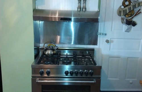 Pennsauken House | Savannah East (5 minute drive to Center City Phila, complimentary prkg 8 cars)