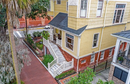 Historic Downtown Savannah House | Savannah Manor - Incredible Historic Mansion Two Blocks from Free DOT Shuttle