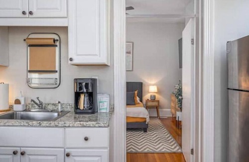 Midtown Apartment | Savannah Midcentury Modern Haven - Thomas Square