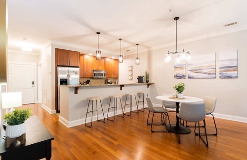 Old West Broad Neighborhood Condo | Savannah Residences|Private Parking|2BR/2BA