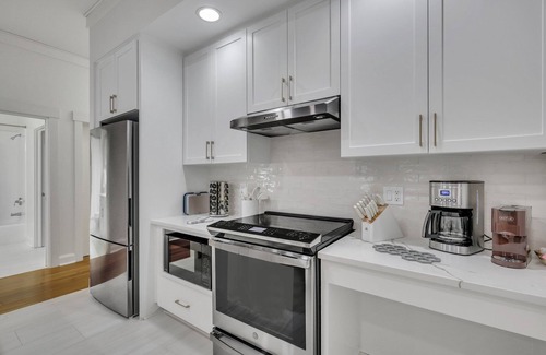 Old West Broad Neighborhood Apartment | Savannah Residences