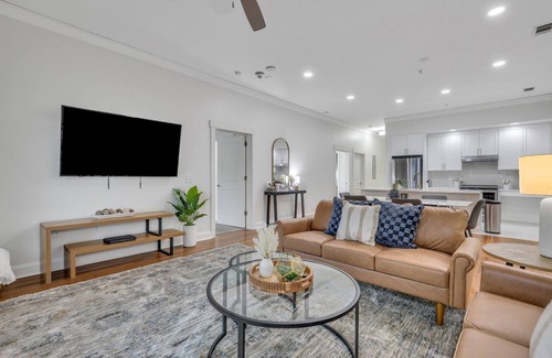 Old West Broad Neighborhood Apartment | Savannah Residences