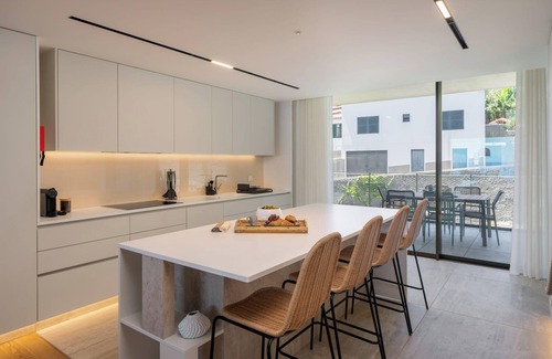 Sao Martinho Apartment | Savoy Monumentalis V – A Retreat in an Icon of Luxury