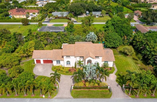 Plantation House | Sawgrass Estates Luxury Mansion 7 Bed | Heated Pool | Basketball Court | Movie Theater | Game Room