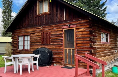 Seeley Lake Cabin | Sawtooth @ Seven Timbers-Cute 1 bedroom cabin with loft and lake view