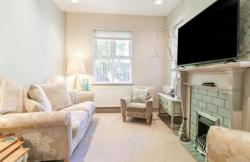 Felixstowe House | Saxon Lodge Cottage