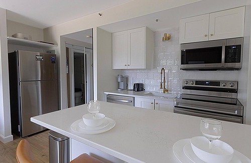 Snowshoe Condo | SC 1125: Romantic couples getaway in Silver Creek! Hot tub + King Bed!