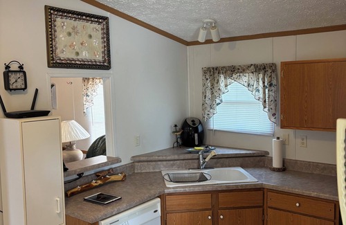 Perry House | Scallop and fish haven! Spring Warrior, Fla. 2bed/2bath mobile home. Much more.