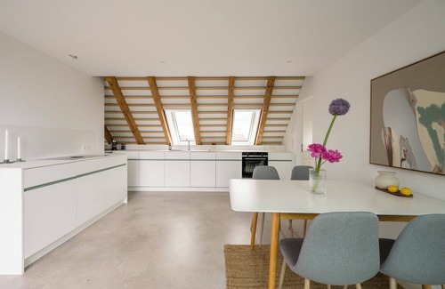 Neuschwabing Apartment | Scandinavian Calm Meets Latin Soul – Schwabing Retreat with Frauenkirche Views