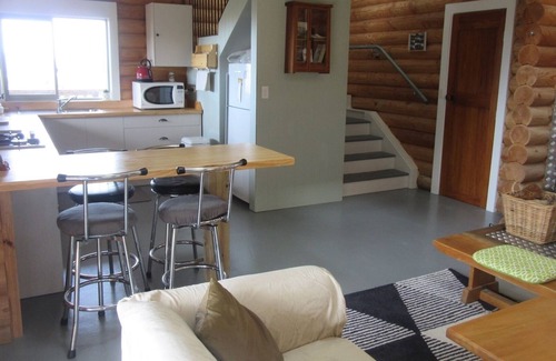 Mt Lyford Cabin | Scandinavian look log cabin with fantastic views over the mountains