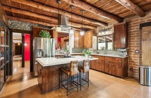 El G.H.E.K.O. Apartment | "Scarritt House" Double Luxe Bedroom for 4 people