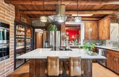 El G.H.E.K.O. Apartment | "Scarritt House" Double Luxe Bedroom for 4 people