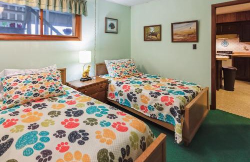 White Lake Apartment | Scenic 4BR Lake View Cottage