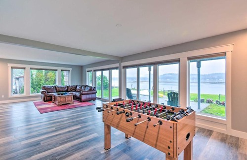 Allyn House | Scenic and Spacious Getaway on North Bay with Deck!