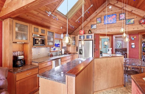 Bayview Boat Rental | Scenic Bay Float Home