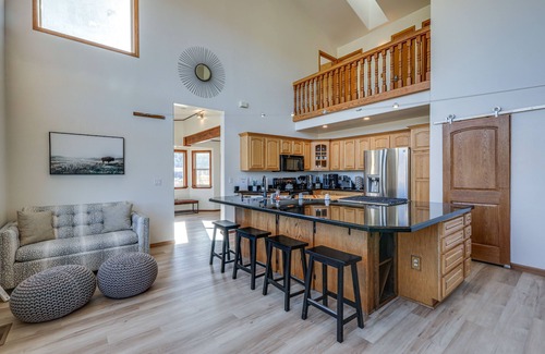 Baderville House | Scenic Flagstaff Home w/Hot Tub & Mountain Views