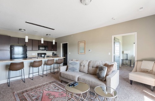 West Des Moines Apartment | Scenic Forest View w/Garage