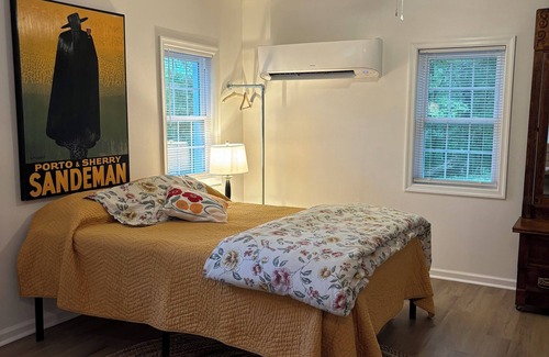 Farmville Cabin | Scenic guest house in great location in Farmville, VA