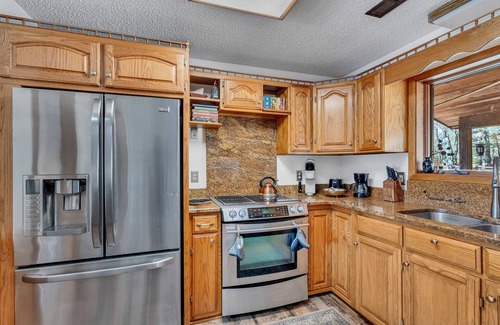 Giles County Cabin | Scenic Hidden Gem: Private Pool, Golf & Fishing on Peaceful 42 Acres