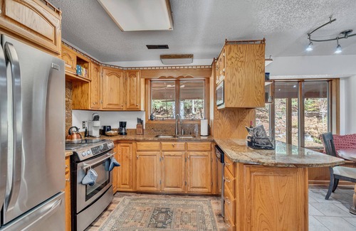 Giles County Cabin | Scenic Hidden Gem: Private Pool, Golf & Fishing on Peaceful 42 Acres